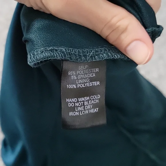 Lulus bell sleeve hunter Green dress - Picture 4 of 4